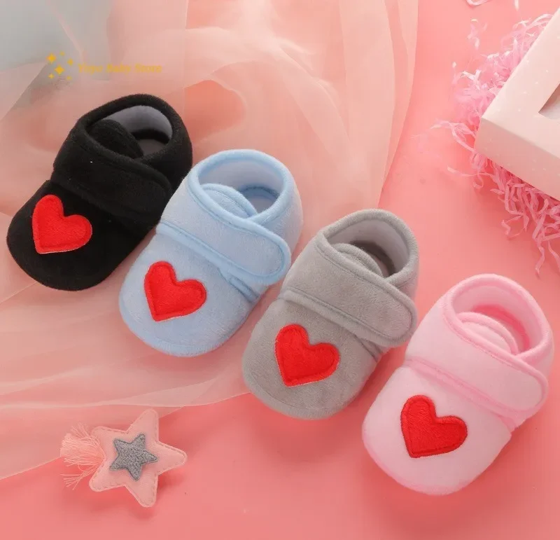 Pasir sepatu bayi manis baru lahir sepatu bayi laki-laki perempuan bayi sepatu belajar jalan hati merah sepatu bayi antiselip laki-laki perempuan