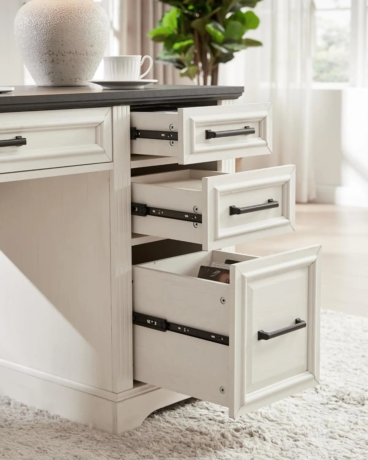 Bureau d'ordinateur avec armoire et égouts, bureau de bureau à domicile en relief de Bergame, espace de travail pour le travail, l'étude et l'écriture, blanc cassé