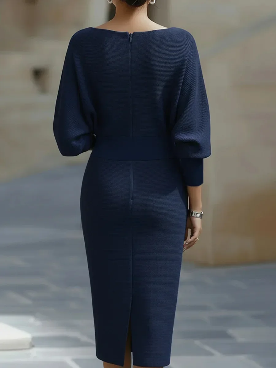 Damenkleid mit Wasserfallausschnitt und Fledermausärmeln, gestricktes Midikleid, hohe Taille, figurbetont, elegant, für den Alltag, Büro und Party. – Detail 9