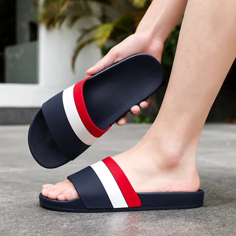2025 Fashion men's and women's slippers Summer flat sandals Light family bathroom slippers couple indoor non-slip shower shoes view 5