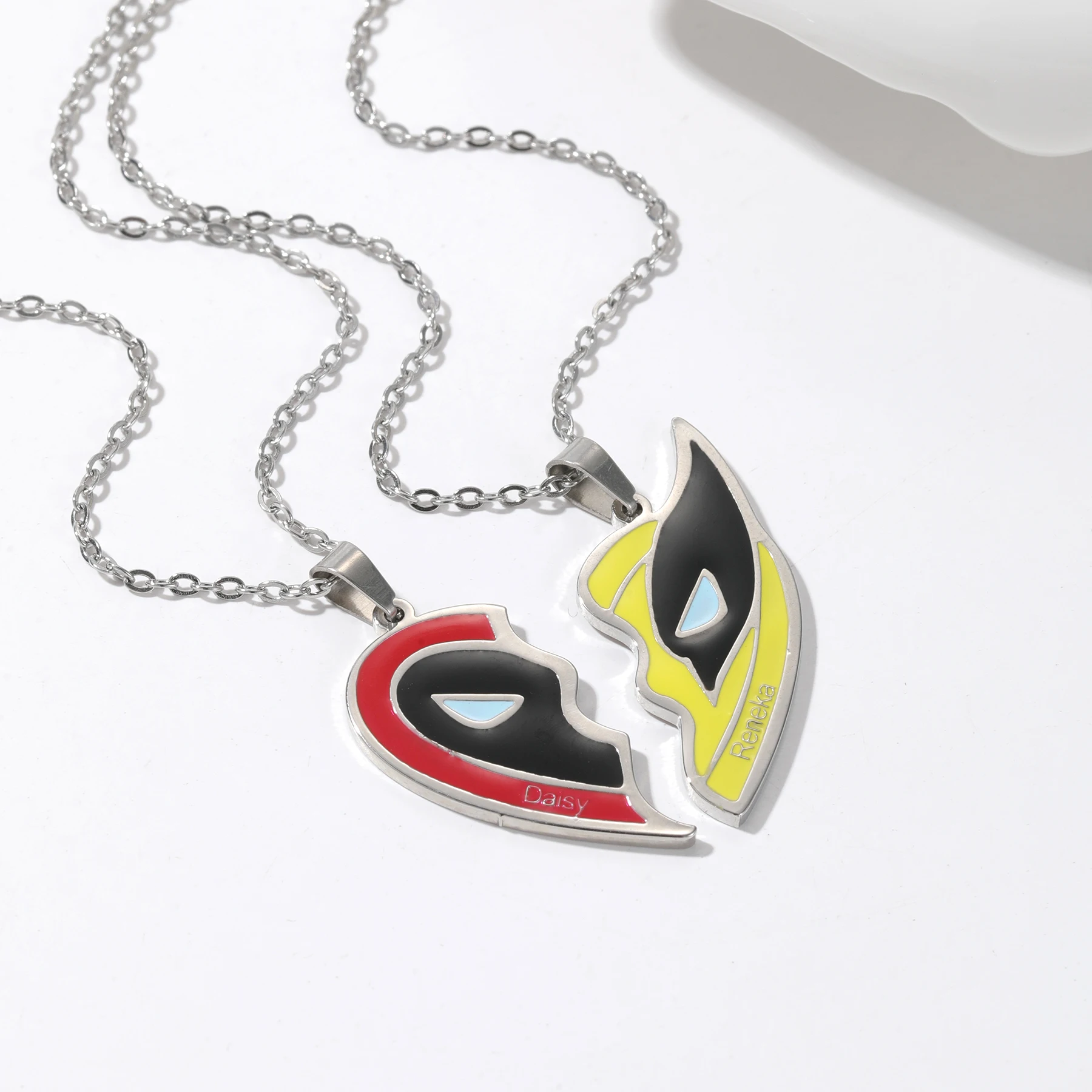 

Ожерелье для пары на заказ, позолоченное, кулон в форме сердца, красный, черный, желтый, эмаль, одинаковые ювелирные изделия, подарок для влюбленных, пара