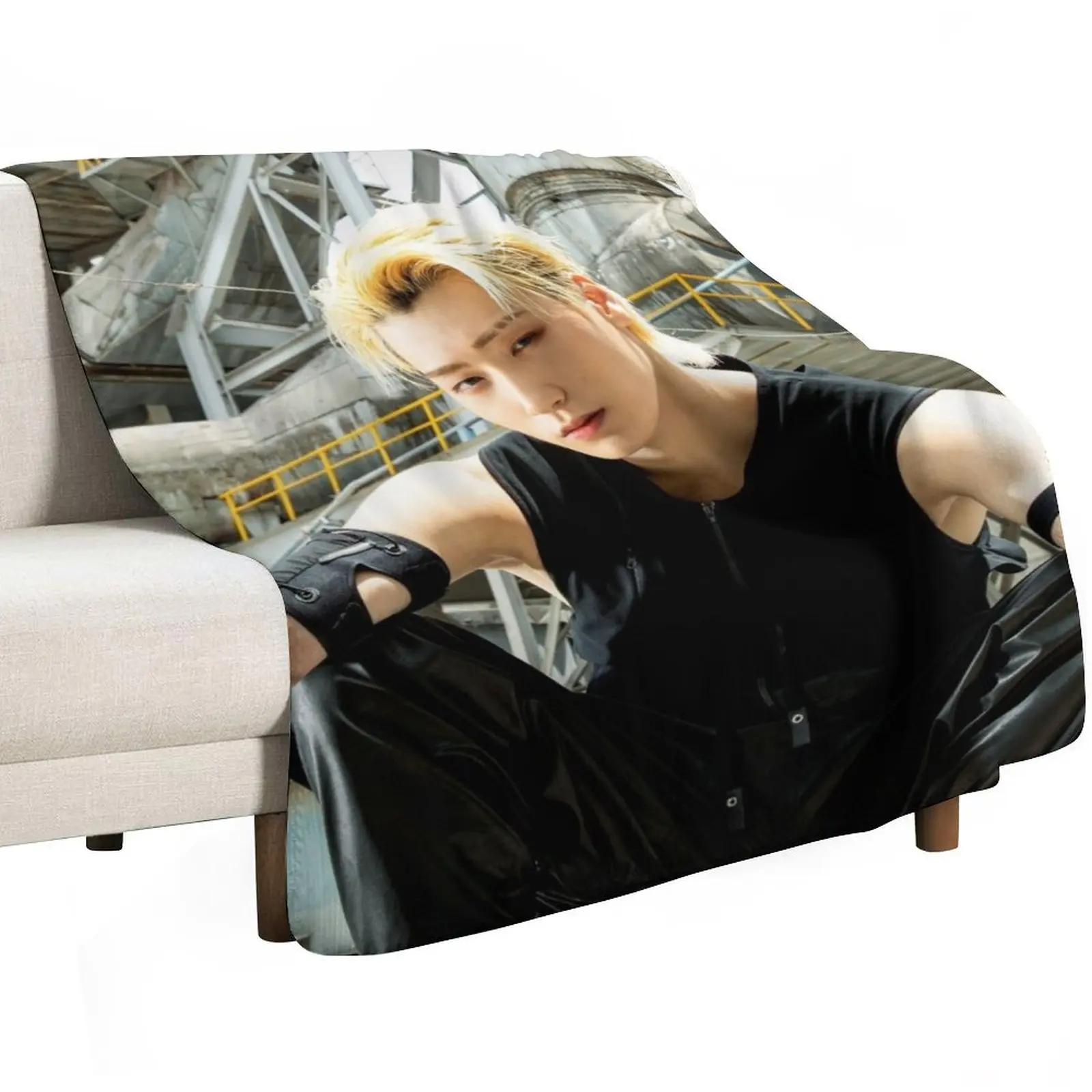 ATEEZ SAN THE WORLD EP.1 : MOVEMENT GUERRILLA Throw Blanket for sofa Beach Giant Sofa Tourist Blankets