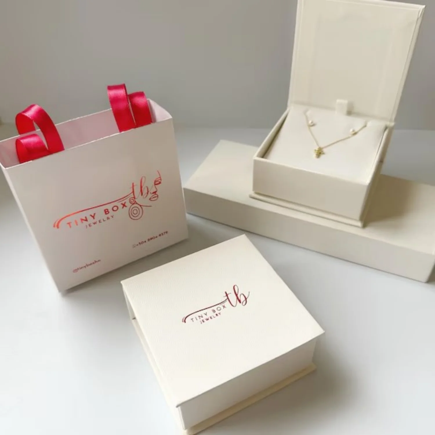 

20 шт., флип-бумажная коробка, персонализированный магнитный магнит, бумажный картон, серьги, ожерелье, кольцо, упаковка, подарочная шкатулка для драгоценностей с логотипом Pri