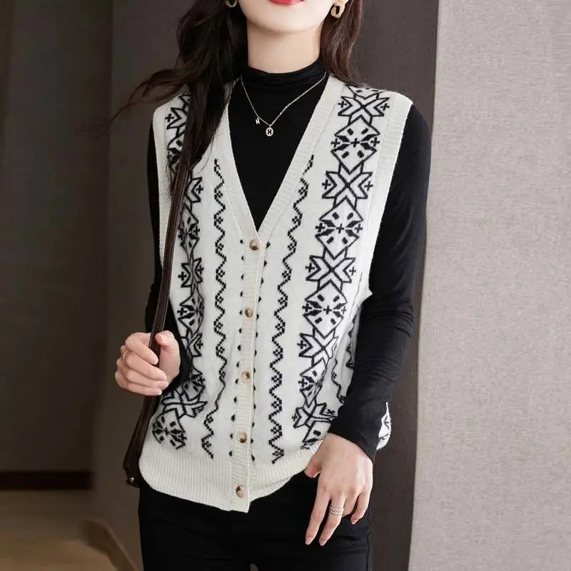 2024 Knitted Vest Women\'s Clothing Fashion All-match Senior Button Printed Spring and Autumn New Arrivals Outside Join Cardigan