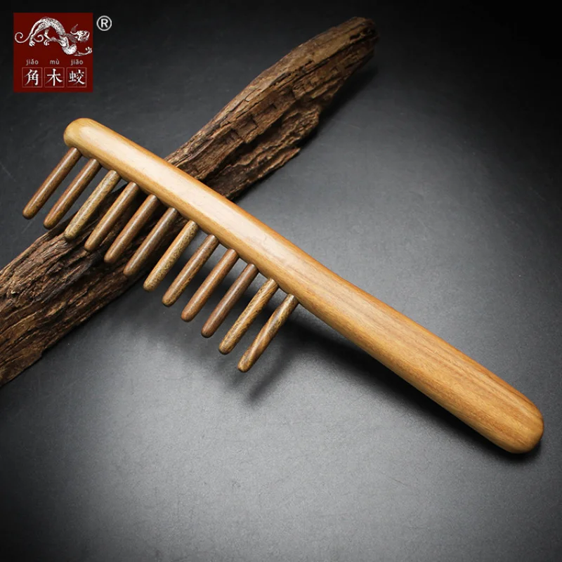 New model of green sandalwood and rib comb