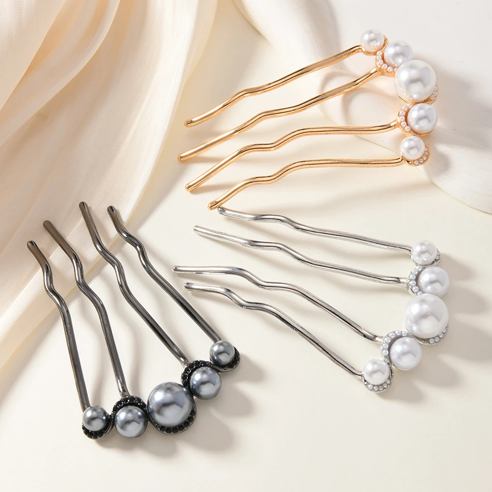 Una forcina fissa a forma di U per un acconciatura a panino, un pettine per capelli spezzato in lega di stile femminile di fascia alta con quattro denti
