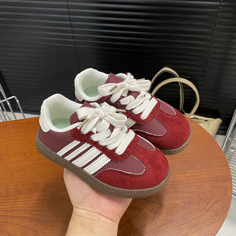 

Детская модная повседневная спортивная обувь в стиле ретро, осень 2023, новая модная удобная обувь для девочек с низким берцем, кроссовки на мягкой подошве для мальчиков