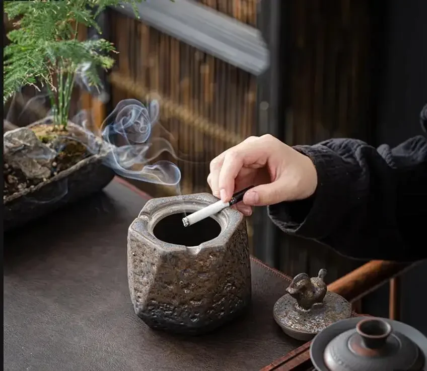 

Japanese Retro Ceramic Ashtray with Cover Living Room Office Cigar Ashtray Anti-flying Ash Home Decoration Smoking Accessories