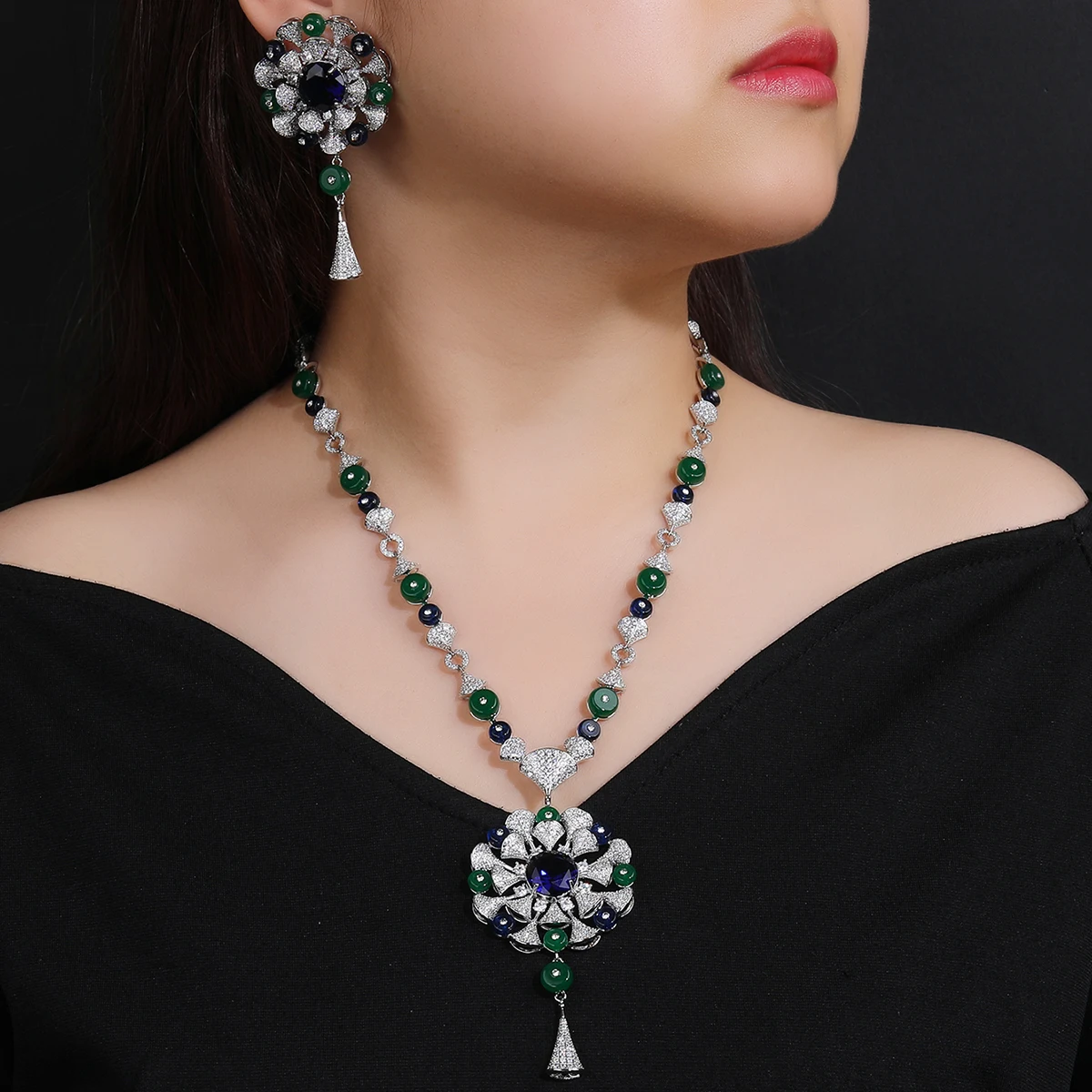 

Luxury Cubic Zirconia Flower Pendant Design Opera Necklace Earrings Set Lady Party Accessories Wholesale SE-CN11561