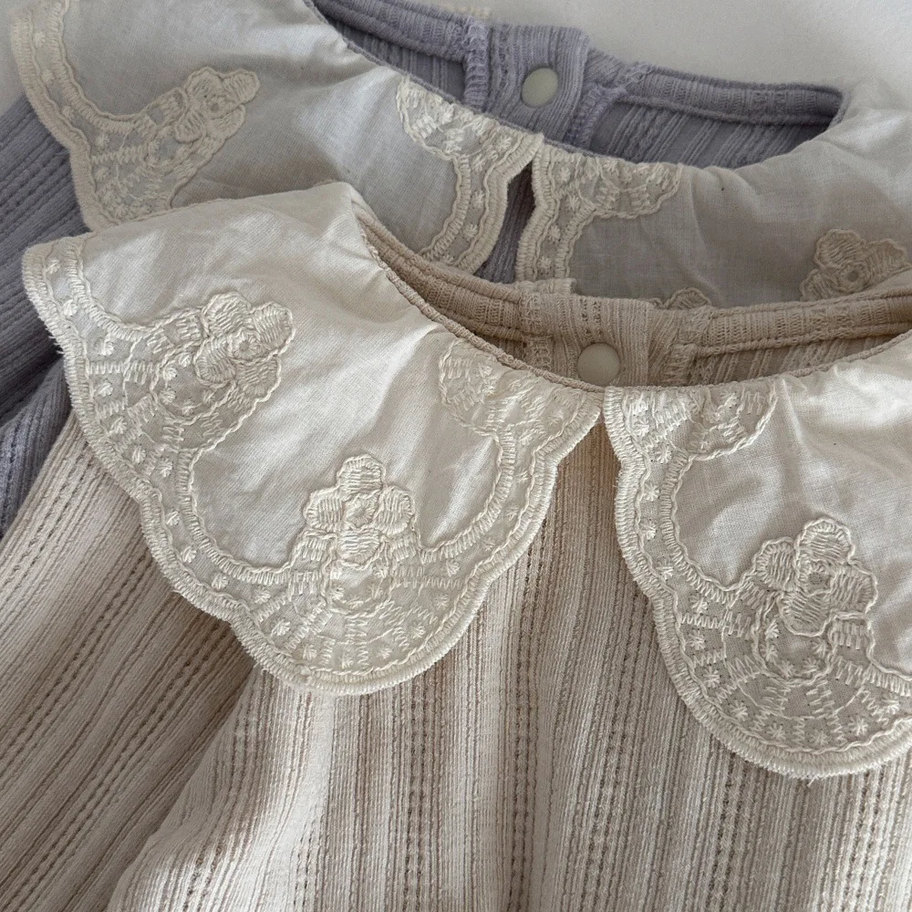 Langärmlige Strickbluse mit Spitzen-Peter-Pan-Kragen für kleine Mädchen, leichte, weiche Baumwolle, lässige Oberteile, Herbst-Outfit für Kinder, Alltagsoutfit – Detail 7