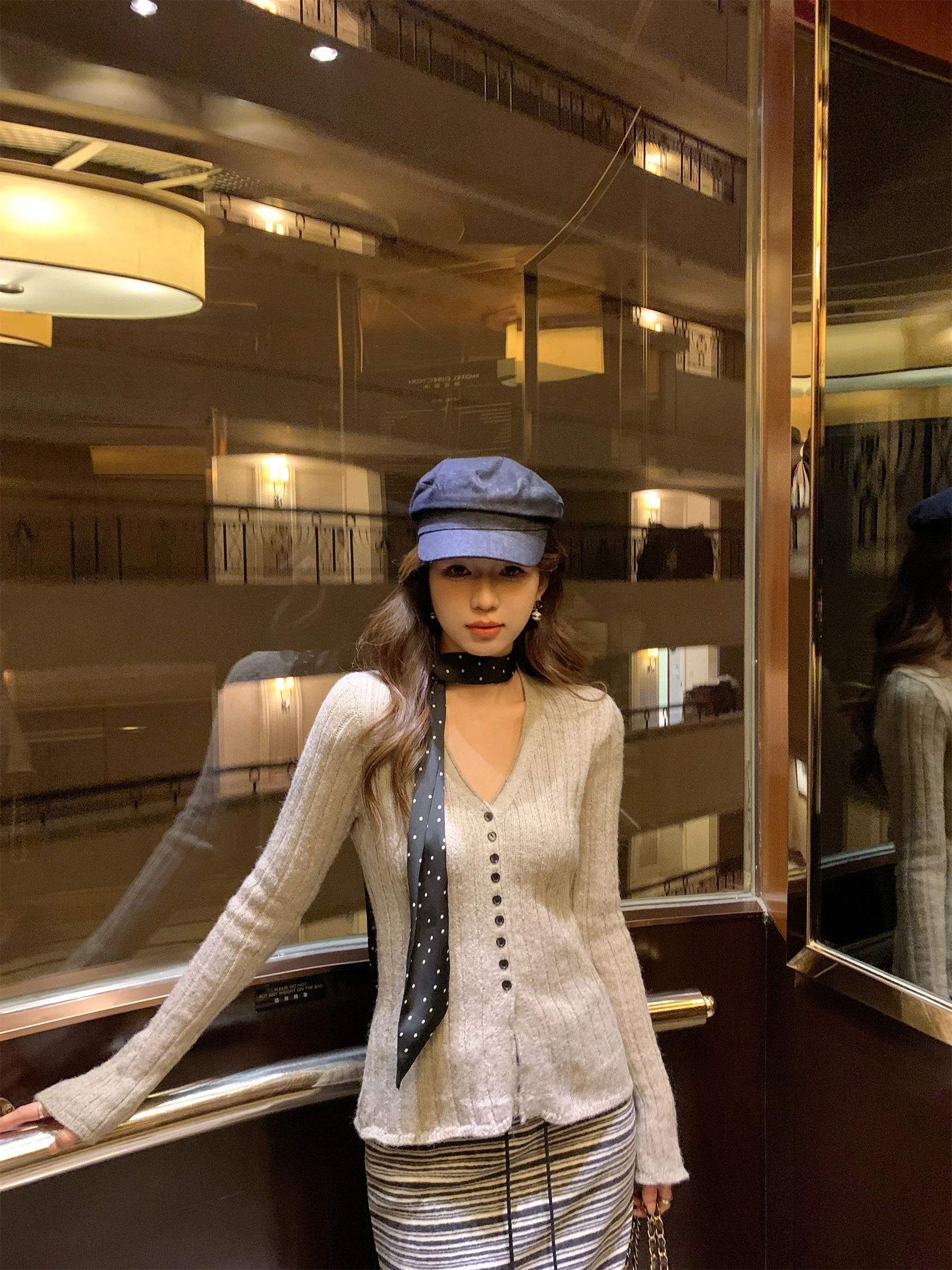 

Loose Fit Wool Knitted V-Ne Button up Top Waist Cinched Korean Sle Long Sve Stripe Pattern Women's Faion Spring