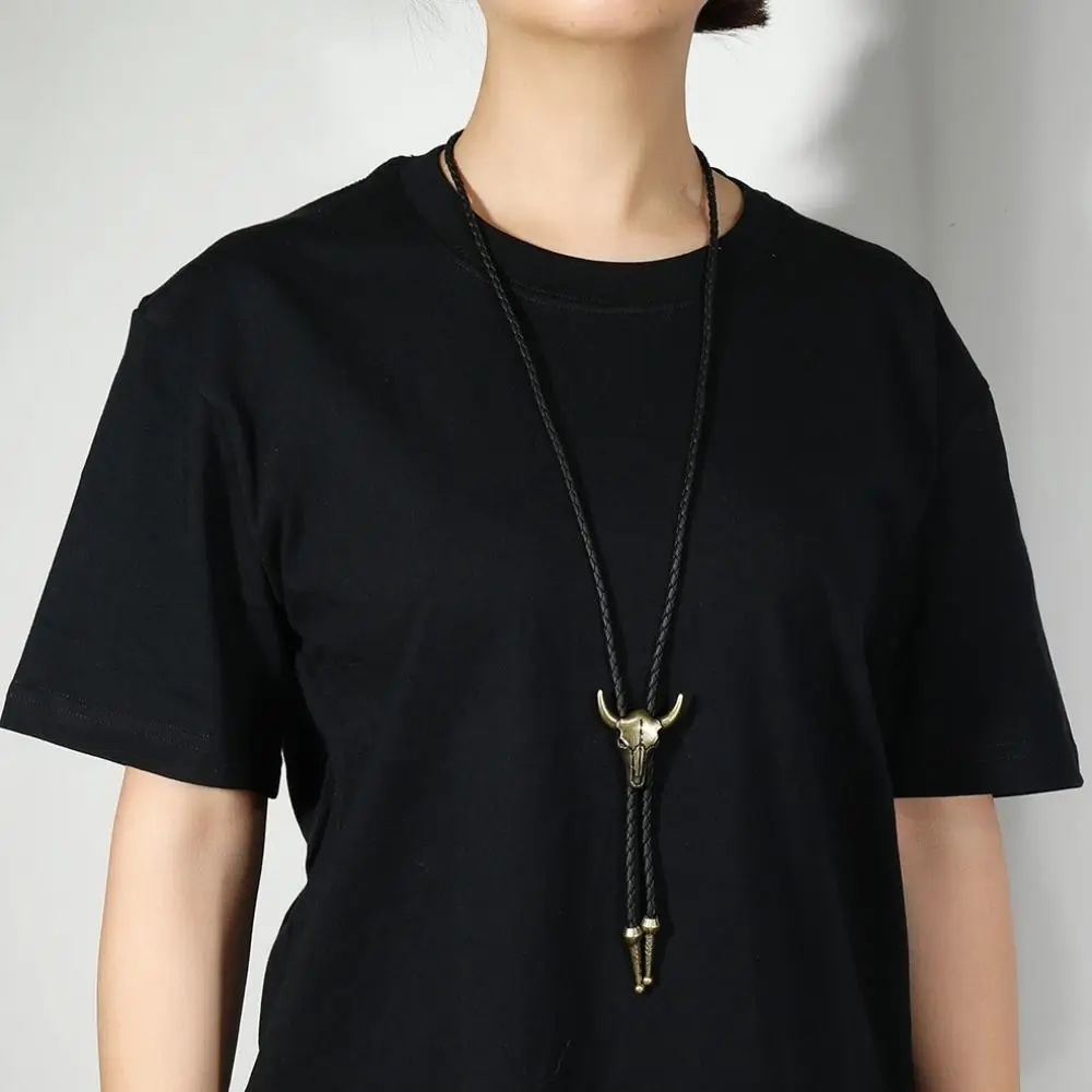 Collana da uomo in stile etnico unico Collana con ciondolo testa di bue dorato in argento Accessori per gioielli Collana in pelle PU in rame regalo