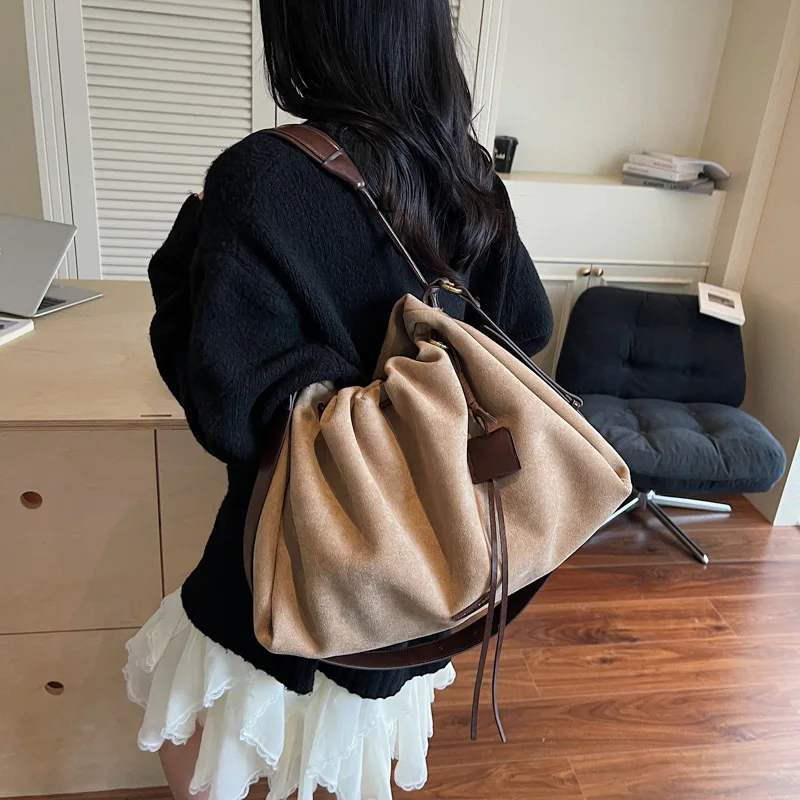 CGCBAG 2025 جديد مصمم العلامة التجارية الفاخرة حقيبة نسائية صغيرة حقيبة عادية Lage قدرة الإناث حقيبة كتف بسيطة التنقل حقائب السيدات