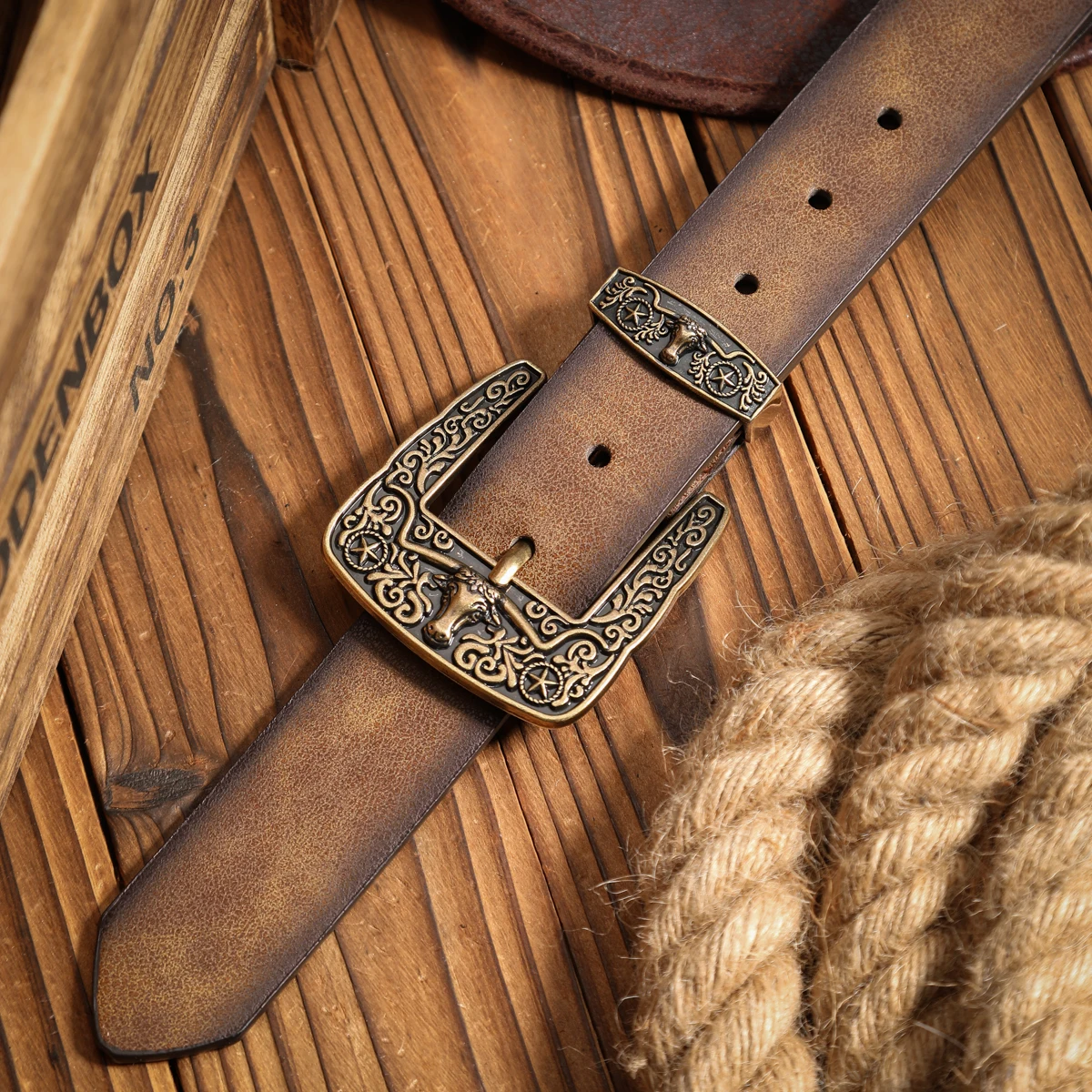 Ein lässiger, individueller und Retro-Gürtel, ein Kleidungsaccessoire im Western-Stil, Metallschnalle, PU-Gürtel, geeignet für Männer und Frauen – Detail 9