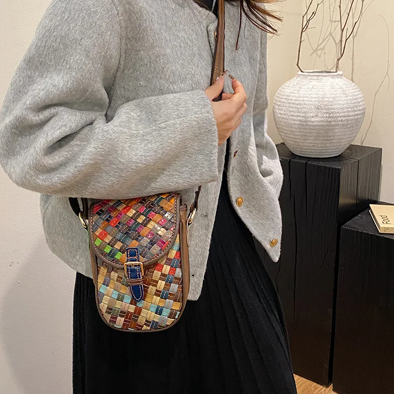 

‌2025 New Women's Hand-Woven Messenger Bag - Niche Color Rhombus Splicing Design, Vertical Phone Square Bag