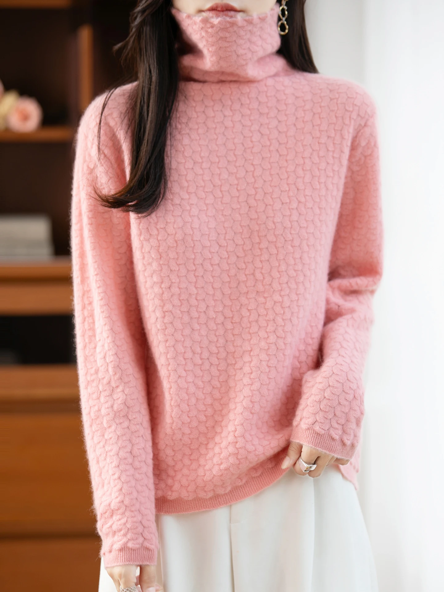 بلوفر نسائي عصري 100% صوف ميرينو بلون سادة ورقبة سلحفاة فضفاضة متماسكة سميكة صديقة للبشرة مريحة لتزيين الطبل