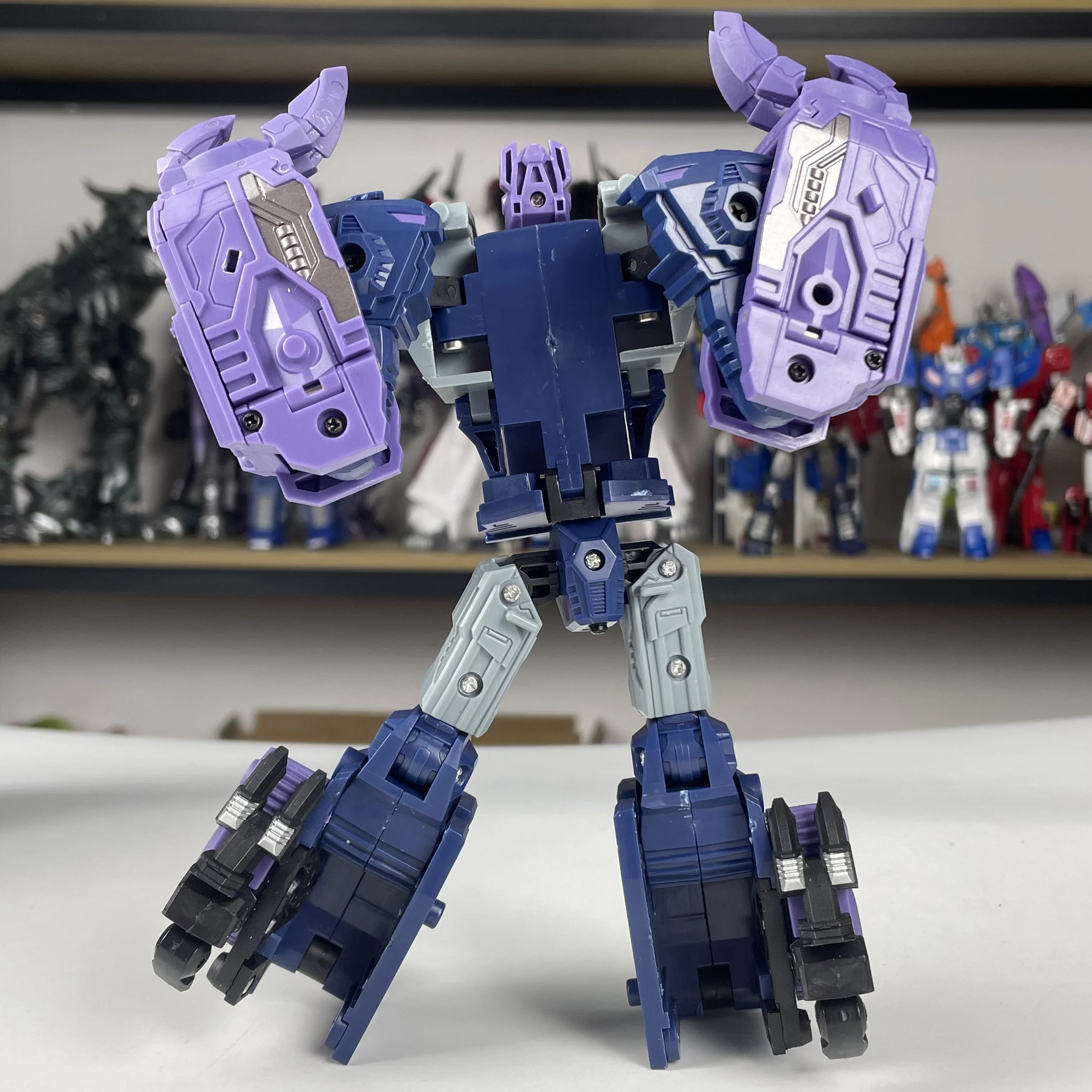 Jouets uniques UTO-01 Troll combinaison Armadillo fantôme sanglant ours figurine 17.5CM