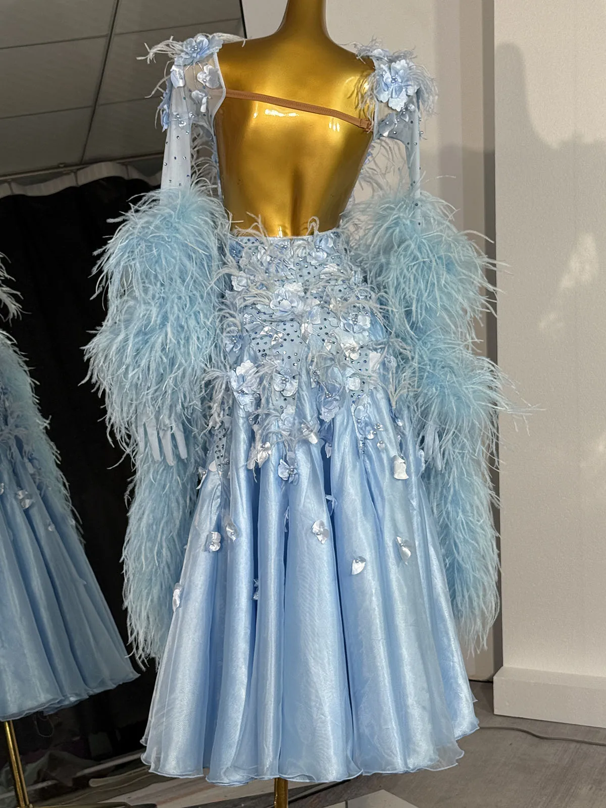 فستان مسابقة قاعة الرقص الحديثة المخصصة - حجب الألوان الجريئة واللمسات الكريستالية والحركة