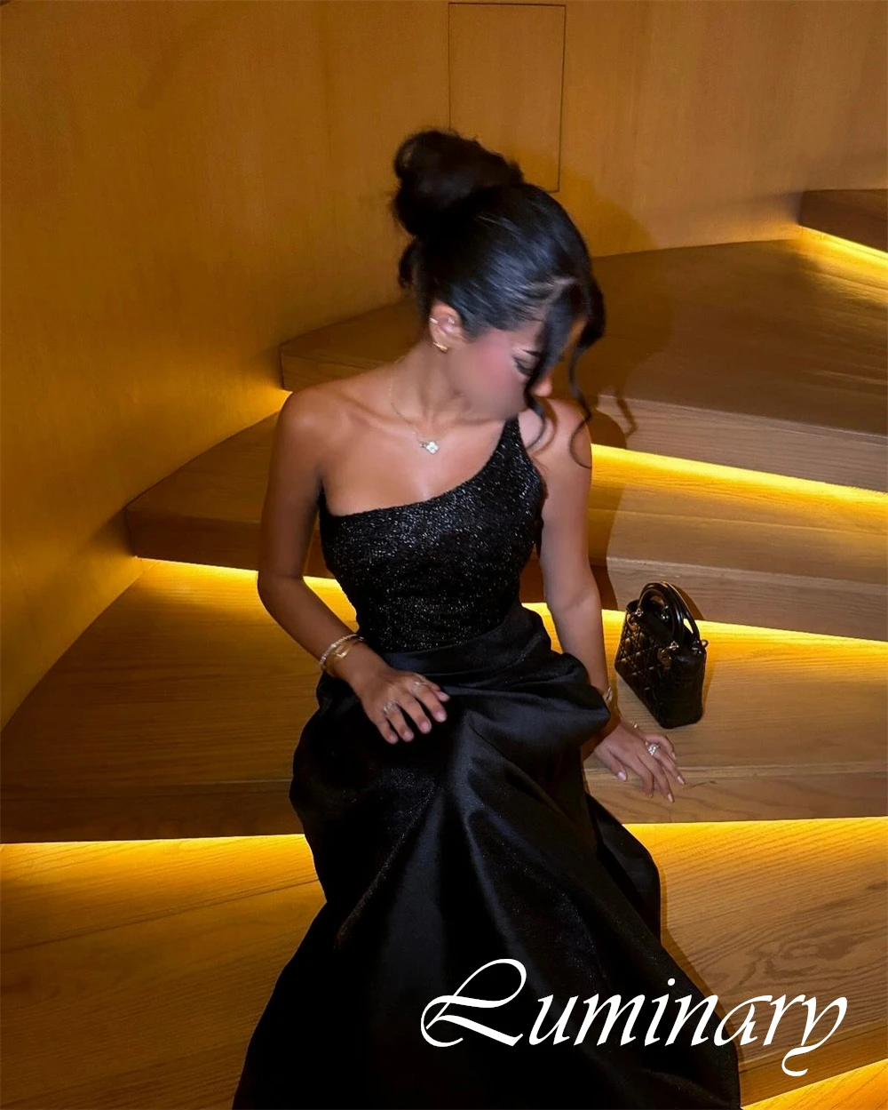 

Customized Exquisite A-Line One Shoulder Evening Dress Black Satin Party Dress High Quality Ruched Sequined Homecoming Dress