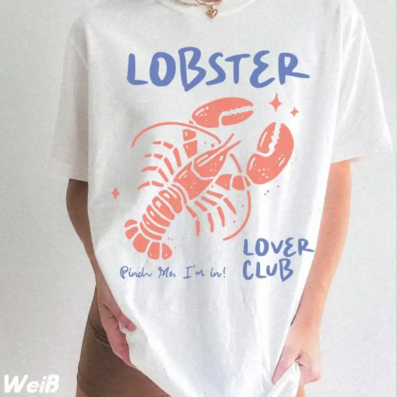 

Футболка Lobster Lover Club унисекс, футболка Dolce Vita, эстетика старых денег, рубашка с луженной рыбой, винтажная летняя футболка, прибрежная футболка