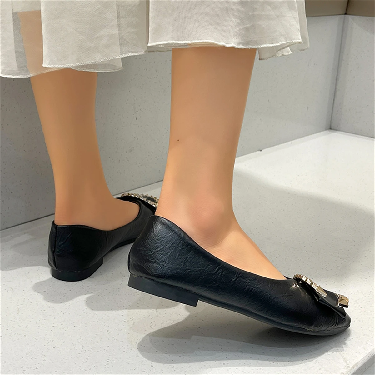 Sapatos de moda para mulheres apartamentos doces verão casual couro deslizamento no dedo do pé apontado fivela de metal sólido casual plataforma apartamentos
