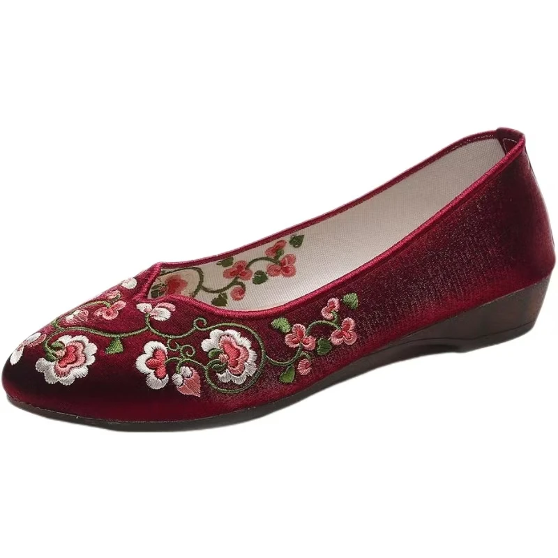 Women's Chinese Traditional Flat Sole Embroidered Shoes Soft Sole Pointed Toe Slip On Retro Cheongsam Shoes Flower Ballet Sheos