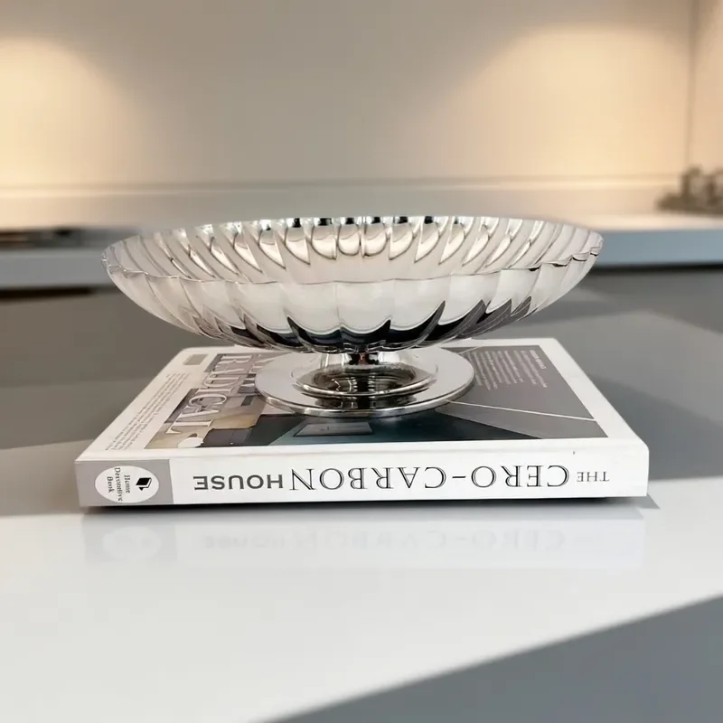 Nordic Style Stainless Steel Fruit Plate Large Capacity Snack Tray for Bread and Dessert Modern Home Decor Housewarming Gift