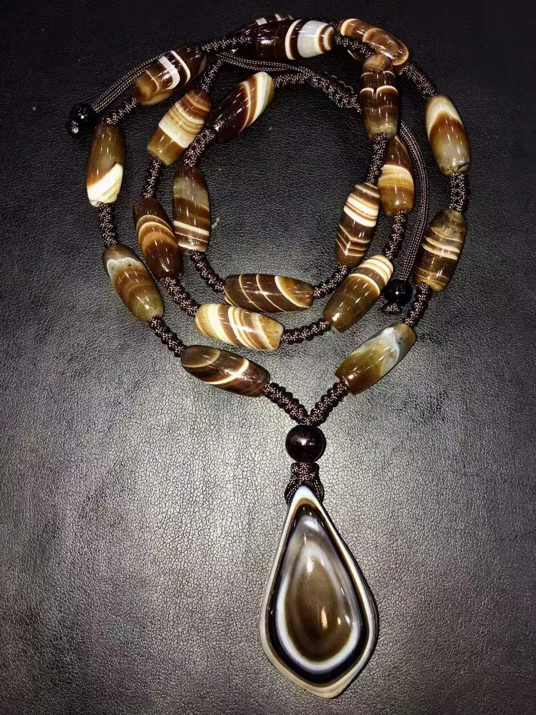 2025 وصول جديد متشابكة العقيق المعلقات قلادة المرأة قلادة النمط الكلاسيكي نوعية جيدة