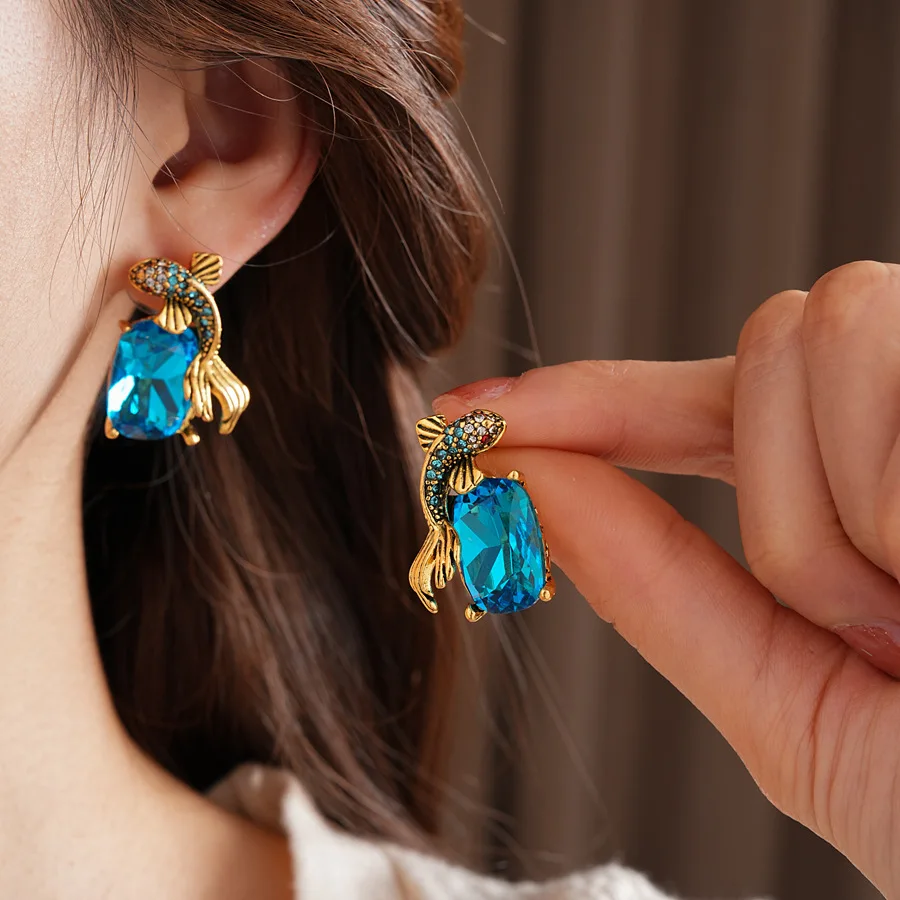 Inlaid Blue Square Rhinestones Stud Earrings for Women Sparkly Palace Style Koi Fish Ear Studs Novel Vintage High-end Jewelry K