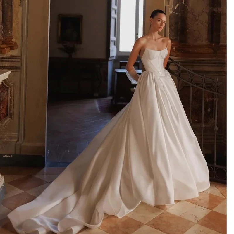 Customized Elegant Strapless Sleeveless A-Line Wedding Dresses High Quality Draped Open Back Floor Length Bridal Gowns for 2026
