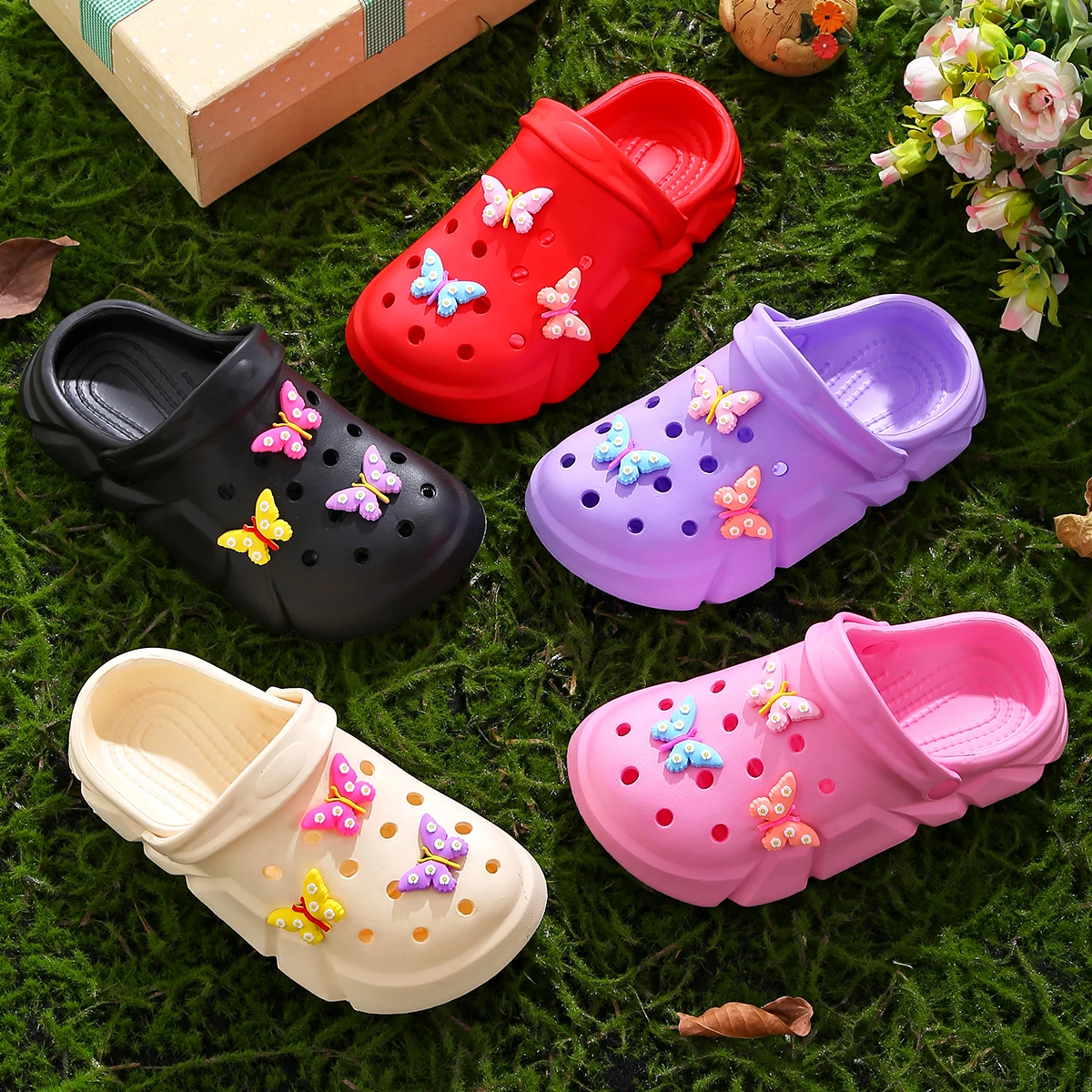 Casual Breathable Clogs With Cute Cartoon Charms For Girls, Slip-on Beach Slide, Anti Slip Garden Clog Shoes For Beaches