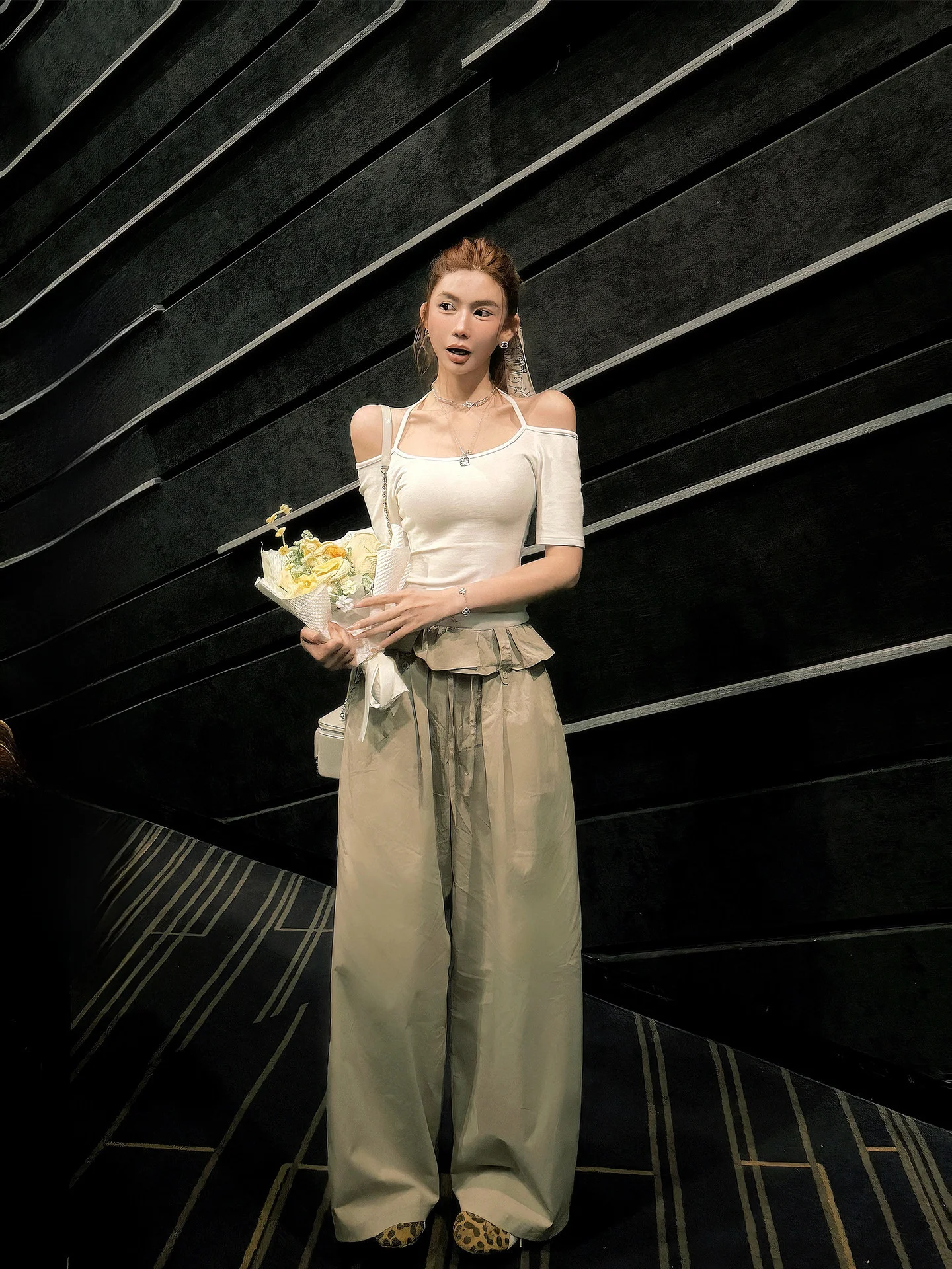 

Lililiwj Lightweight Bloomer Pants Elastic Waist Wide Leg Casual Pants Women Loose Fit High Waist Straight Tube Trousers