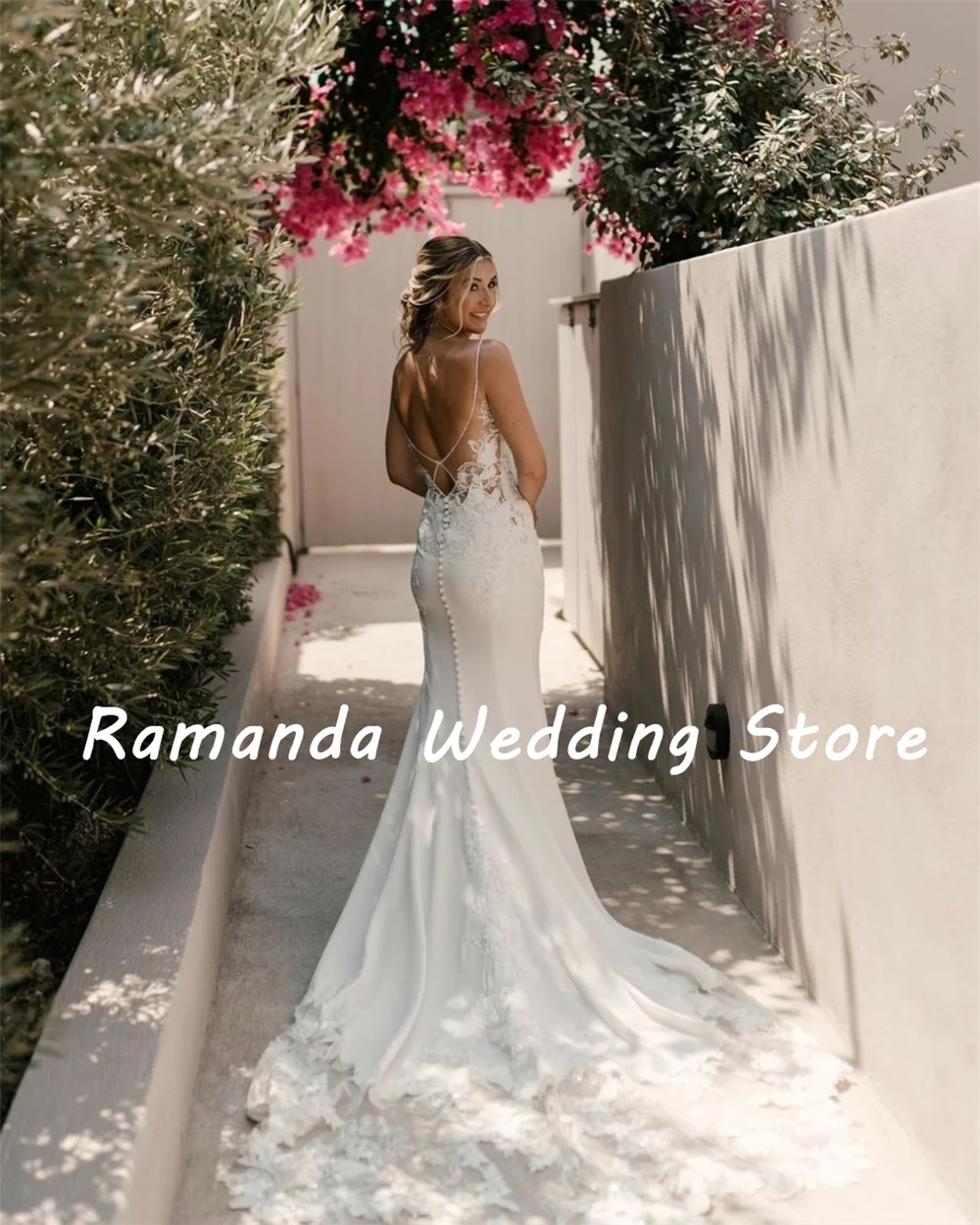 Ramanda Spaghetti Strap Wedding Dresses V-Neck Lace Backless Court Train Sexy Elegant Bridal Gown Romantic robes de mariée