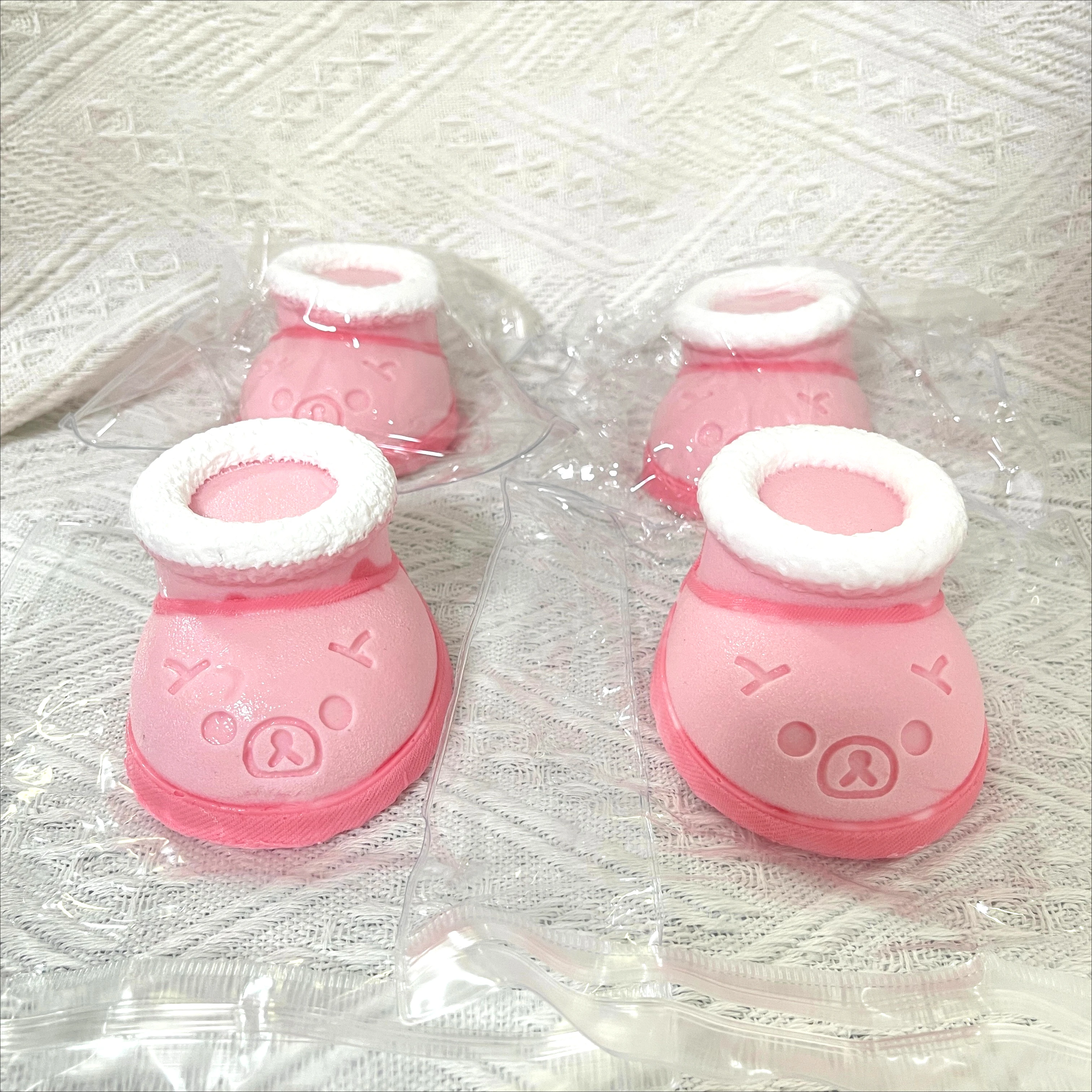 Juguete Blandito de Silicona Suave con Textura de Mantequilla - Oso con Botas de Nieve para Aliviar el Estrés - Silicona de Grado Alimenticio - Novedad 2026