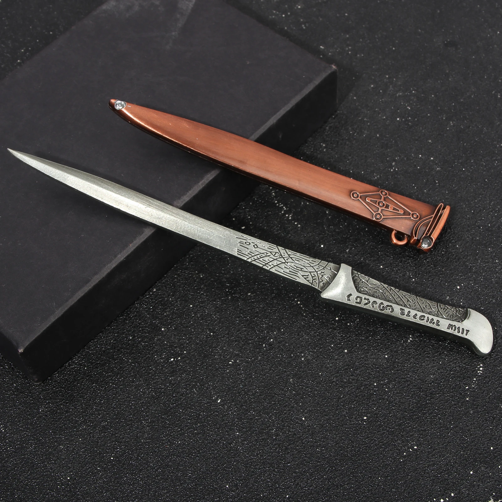 DUNE Arma 17 cm Pugnale Portachiavi Periferiche di film Verme di sabbia Paul Atreides Fremen Arma Pugnale con fodero Modello Regalo Giocattoli