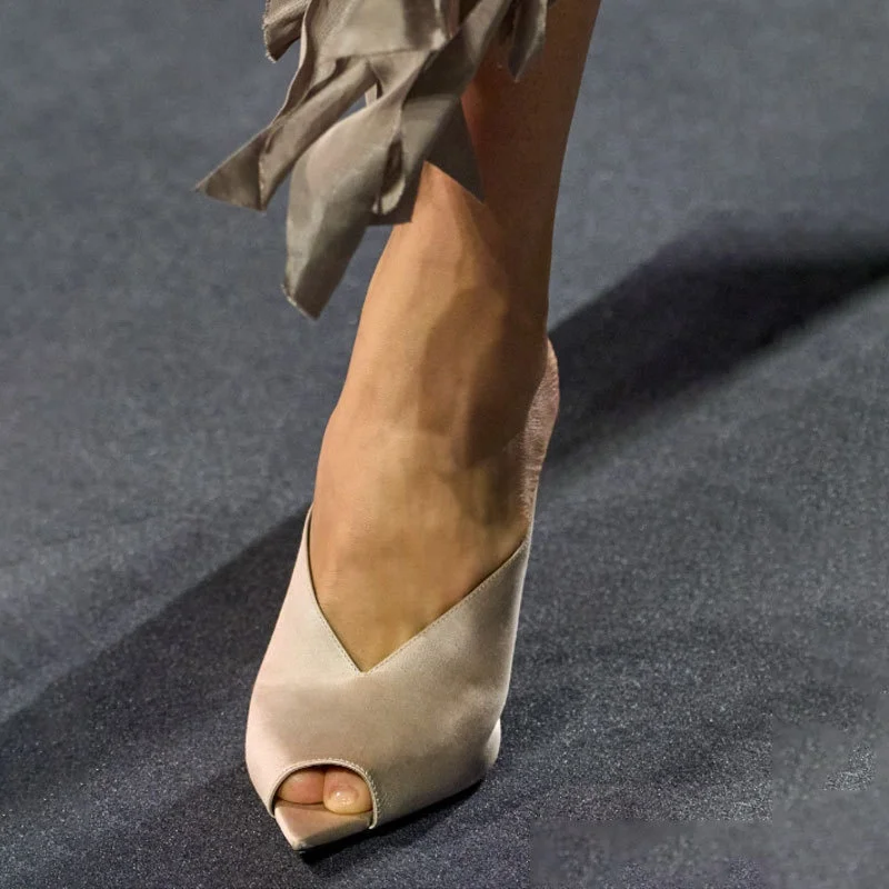 صنادل نسائية لربيع وصيف 2025 بتصميم جديد بكعب غريب بمقدمة مدببة أحذية نسائية بقصة ضيقة بمقدمة مفتوحة أحذية نسائية أنيقة