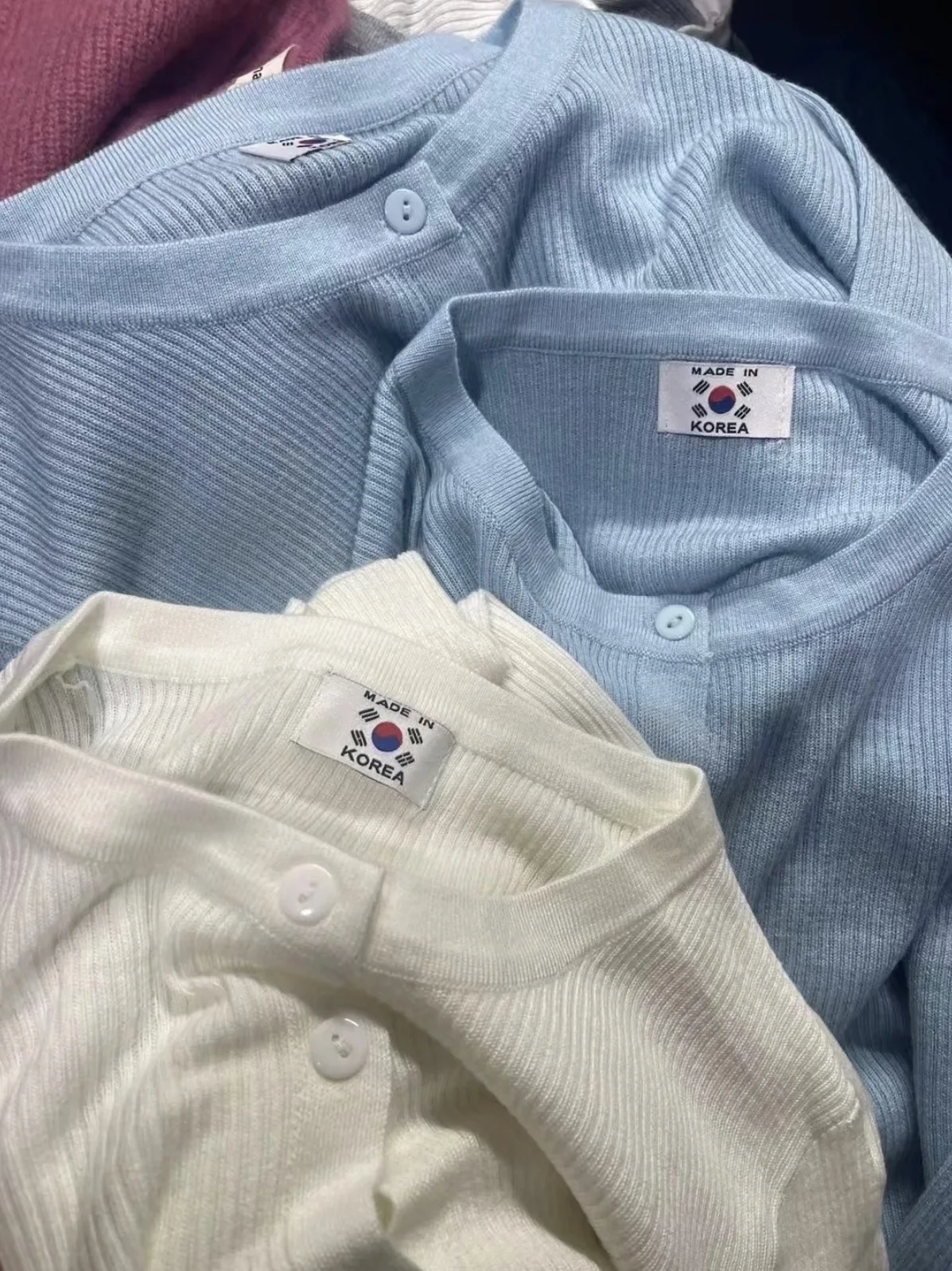 

Soft Woolen Knitted Sweater Fine Thread Skin-friendly Pure Color Vertical Pit Stripe East Gate Original Label Comfortable Car...