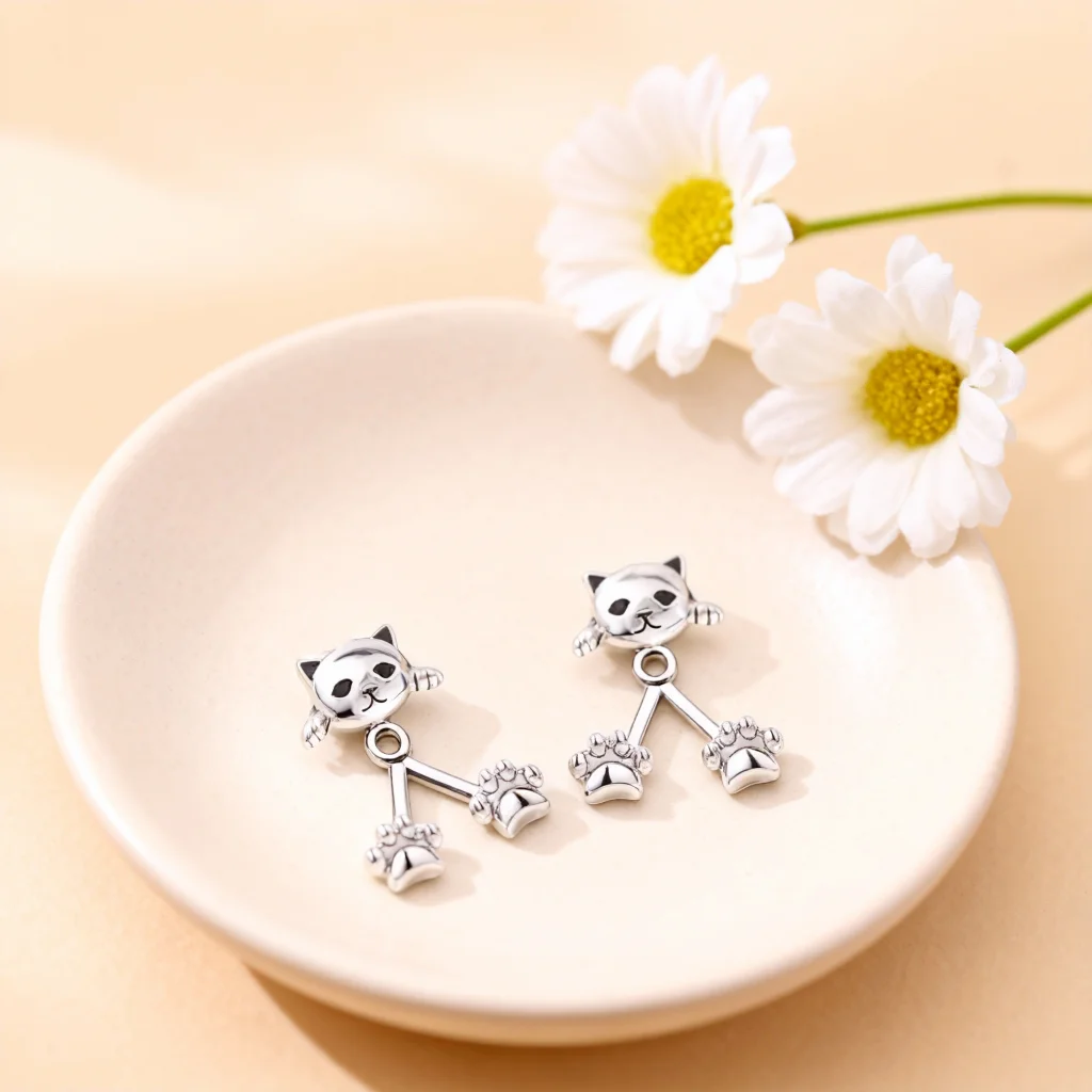 Rinhoo Mini Cute Temperament Aysmmetric Stud Earrings for Women Simple Animal Cat Fish Earring Daily Wear Jewelry Gift