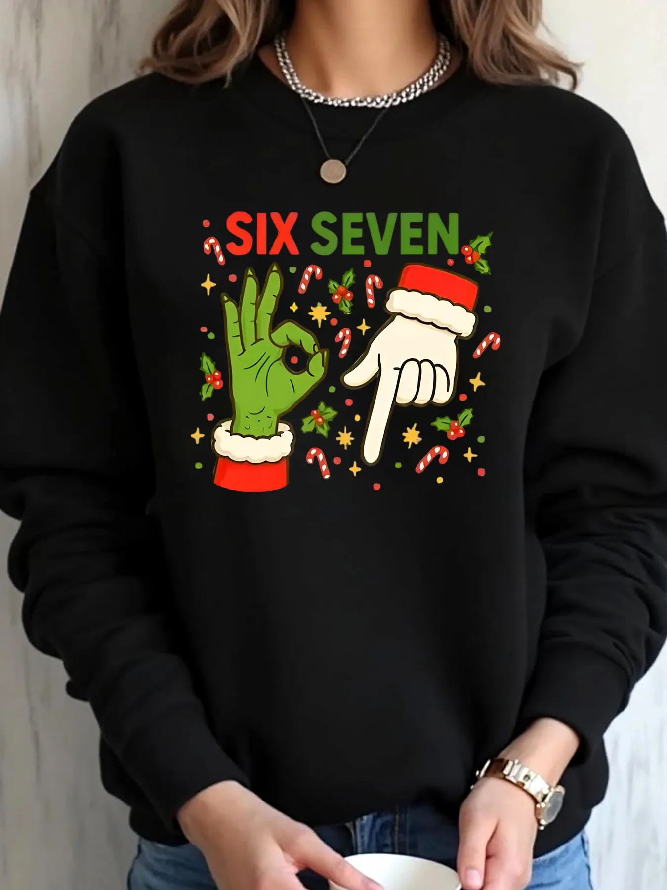 女性用プラスサイズスウェットシャツ クリスマスグリンチハンド シックスセブンプリント アウトドアウェア