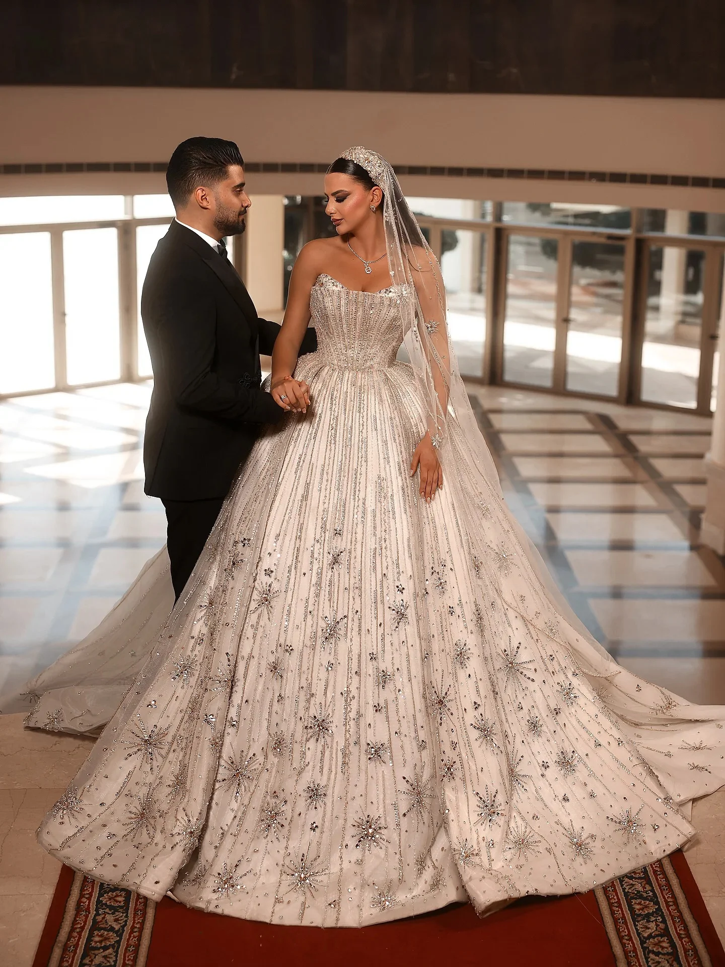 Requintado vestido de casamento de cristal sem alças vestido de baile elegante miçangas renda vestido de noiva personalizado sem mangas vestidos de novia