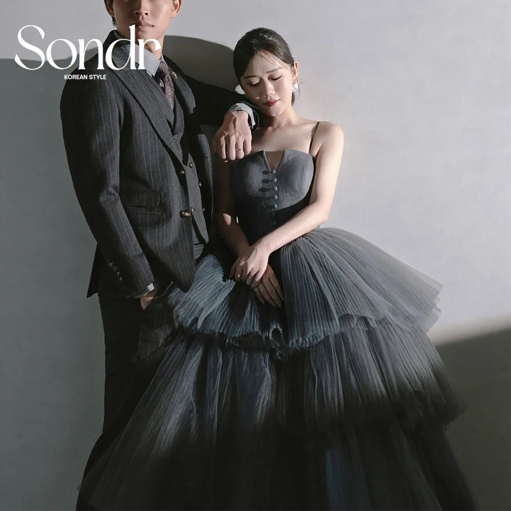Sondr personnalisé gris japonais luxe robes de soirée de mariage bretelles Spaghetti à plusieurs niveaux Tulle robe de mariée robes de séance Photo
