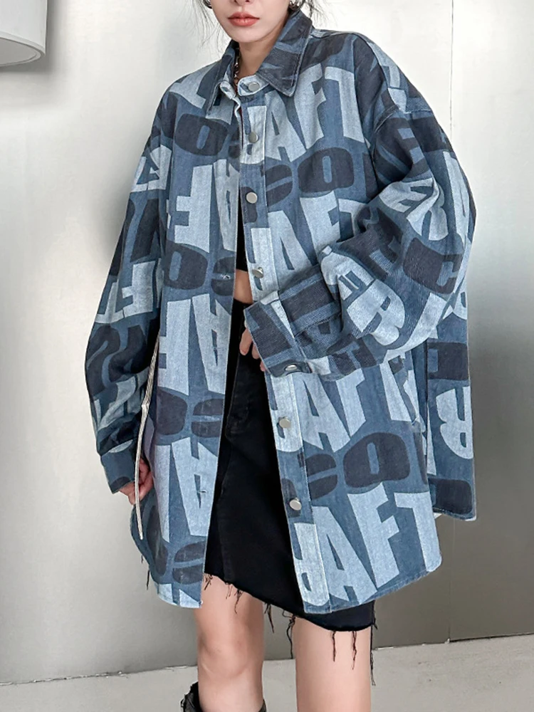 [EAM] Loose Fit Blue Letter Printed Denim Big Size Jacket New Lapel Long Sleeve Women Coat Fashion Spring Autumn 2025 1DH1046