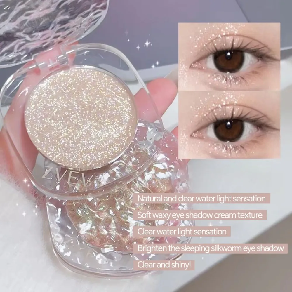 Die monochrome Flash-Lidschattenplatte von ZVEV ist eine zarte, klare, glänzende, perlmuttfarbene Lidschattencreme in gebrochener Diamantfarbe