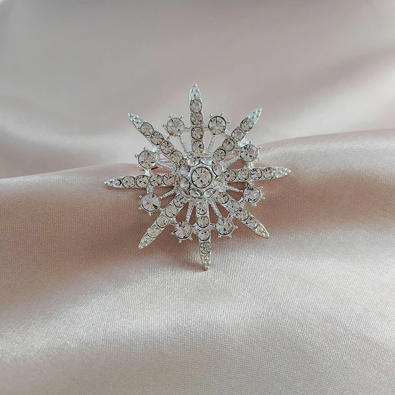 2023 Trendy Rhinestone Snowflake Brooches For Women Luxury Versatile Octagonal Star Christmas Party Brooch Pin Accessory Jewelry