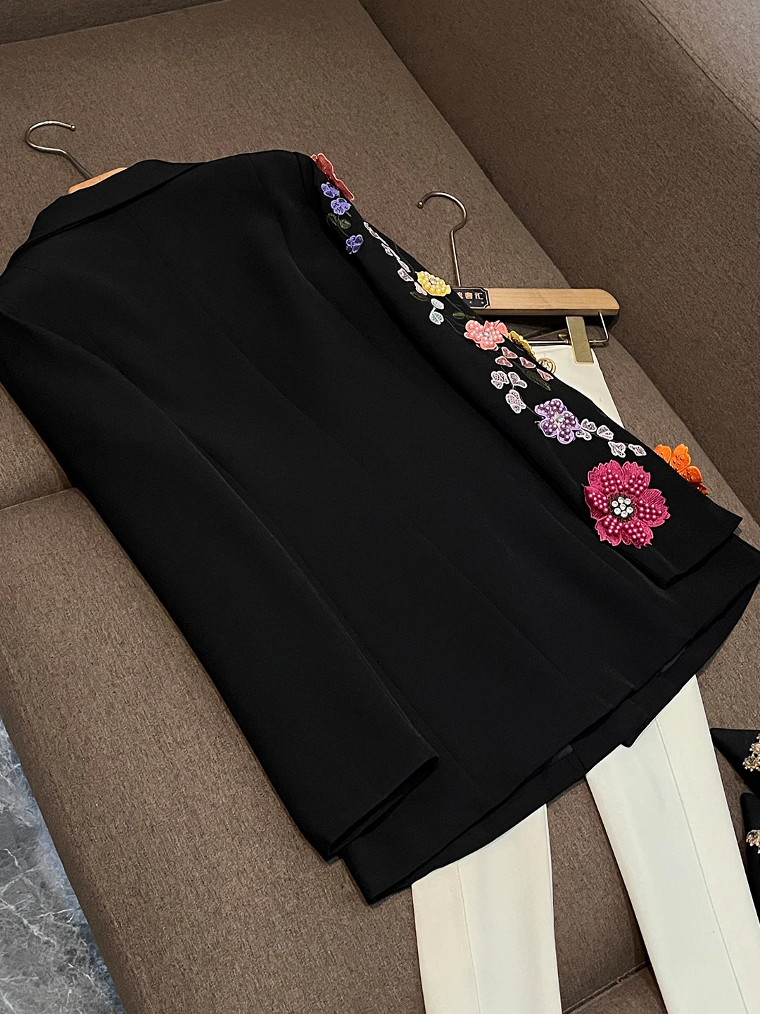 Elegant Commuter Style Embroidered 3D Flower Slim Fit Single Button Women's Suit Jacket Black High-End Feel OK288