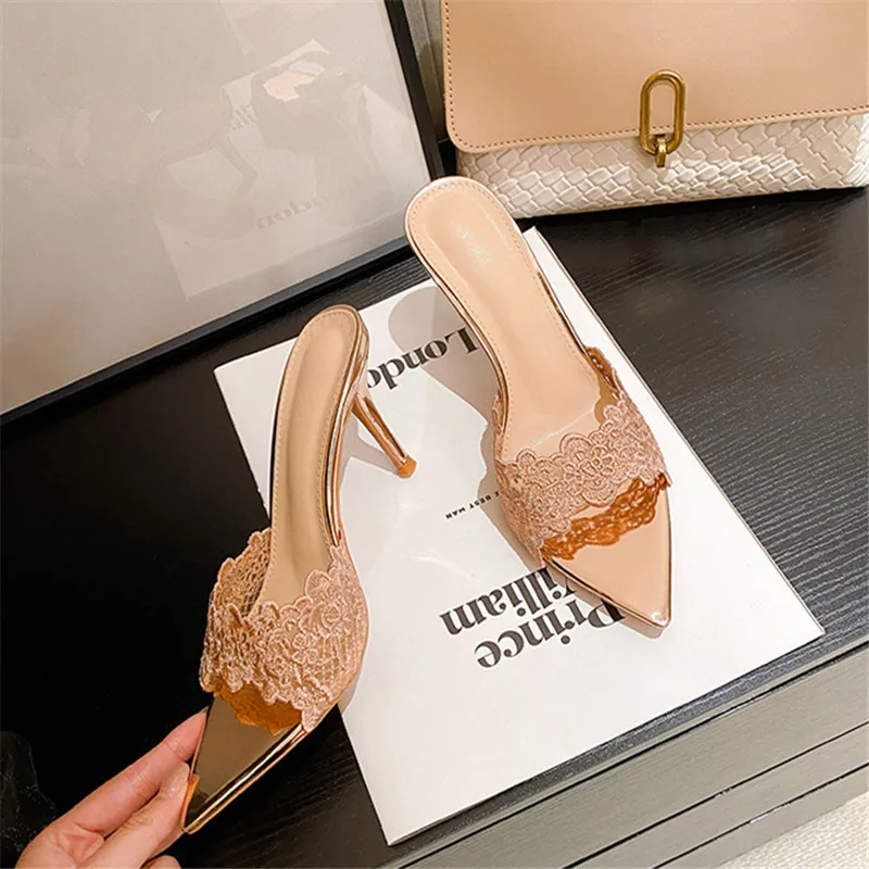 

Женские туфли-мюли на шпильке с кружевом и металлическим каблуком, с острым носком, с цветочным кружевом, элегантные вечерние туфли-слайды, свадебные туфли для невесты
