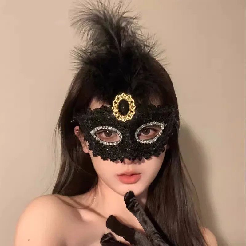 Women Masquerade Mask Halloween Venetian Costume Half Face Costume Cosplay Lace Eye Cover Carnival Party Butterfly Feather Mask