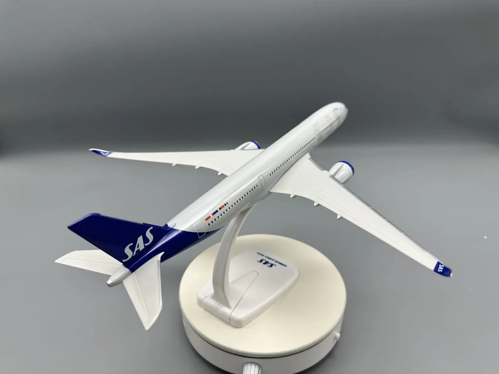 33 CM A350-900 Scandinavische SAS Airlines Model Vliegtuig 1/200 Schaal Vliegtuigen ABS Plastic Vliegtuig Verzameld Gift Door Luchtvaart