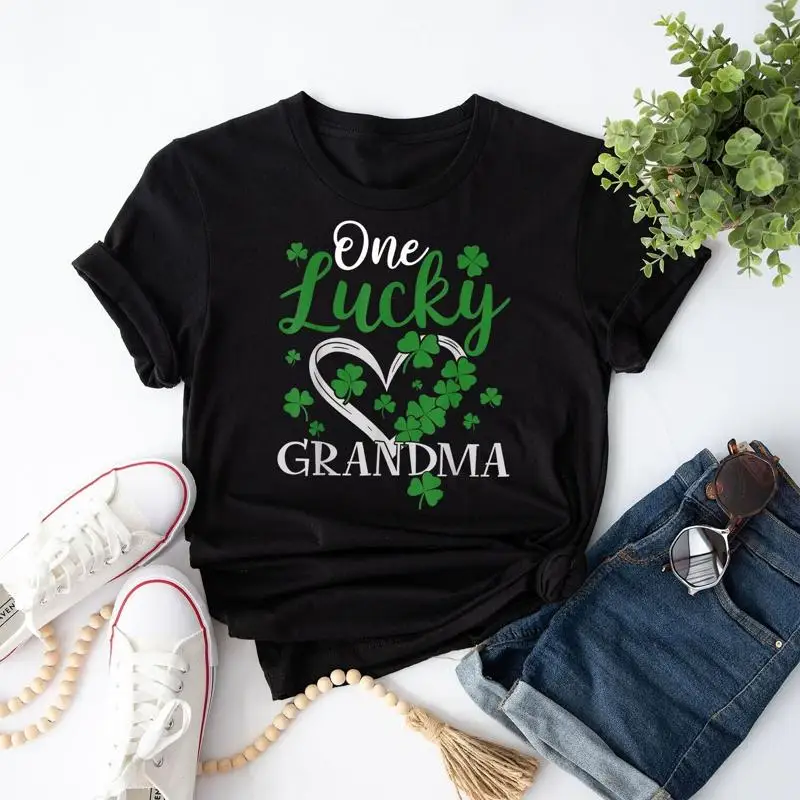 تي شيرت One Lucky Grandma Irish Green Heart Shamrock St Patricks Day