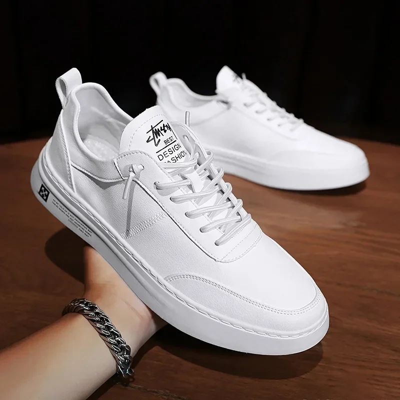 luxury Men's 2024 new small white shoes trend versatile lightweight soft sole casual shoes men's sports board sports sneakers